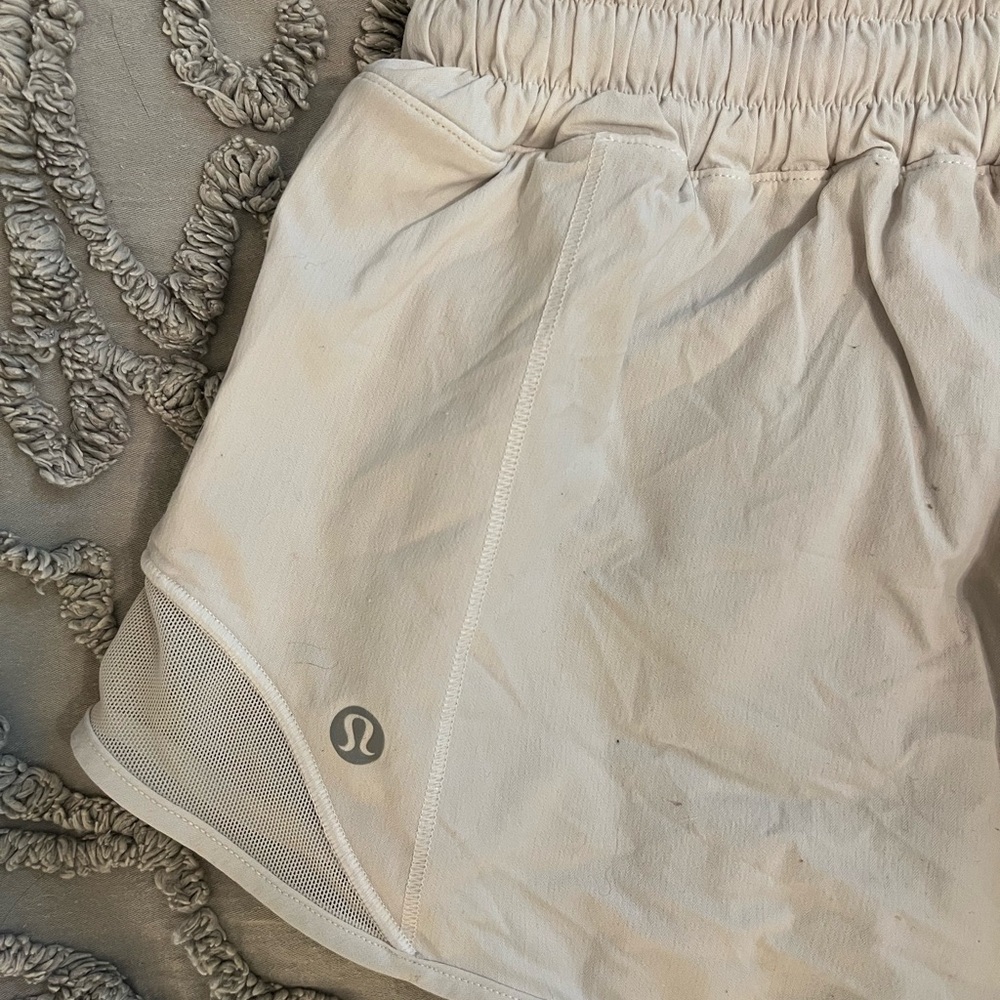 lululemon athletica Women's White Hotty Hot Athletic Shorts Size 6